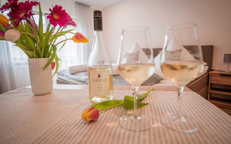 Wein auf dem Zimmer